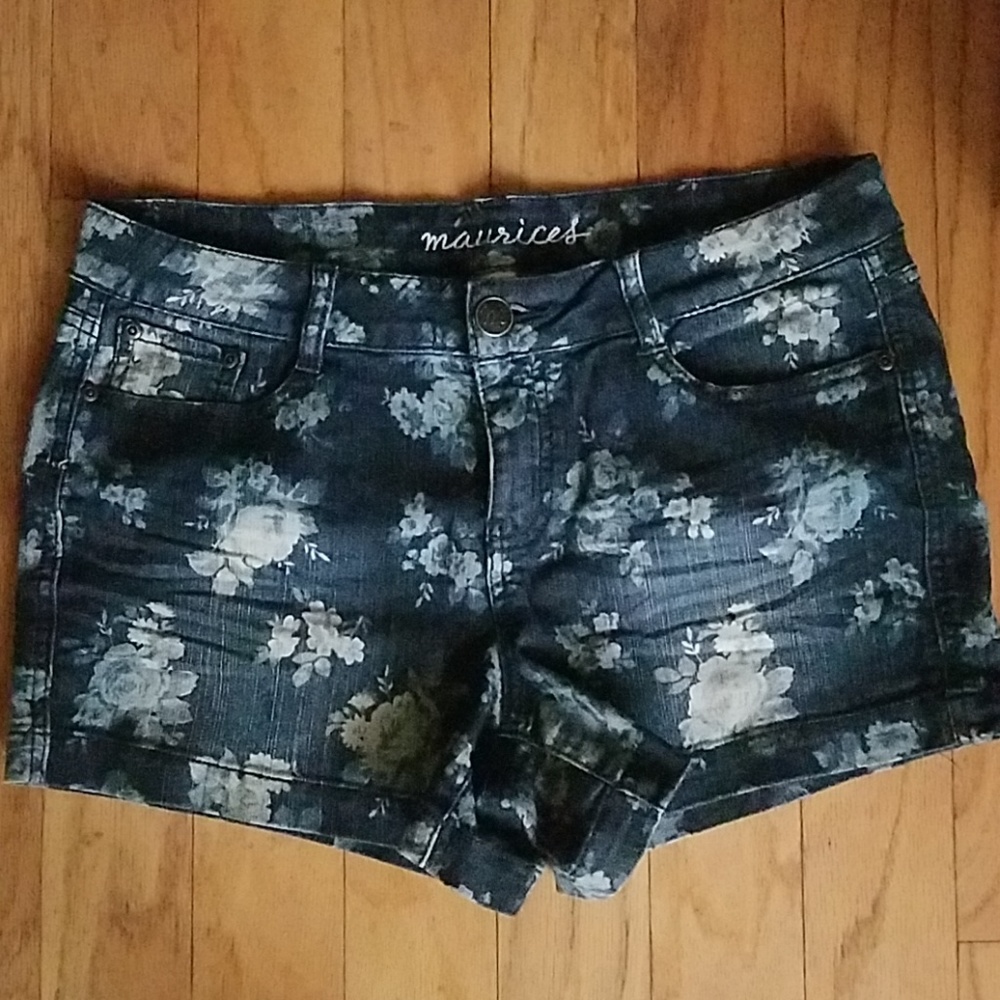 Maurice's Rose flower denim shorts, size 12